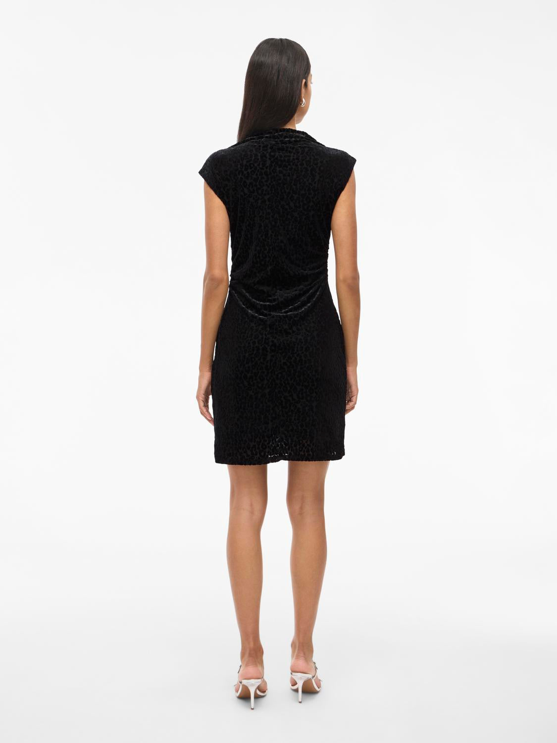 model_shot-back